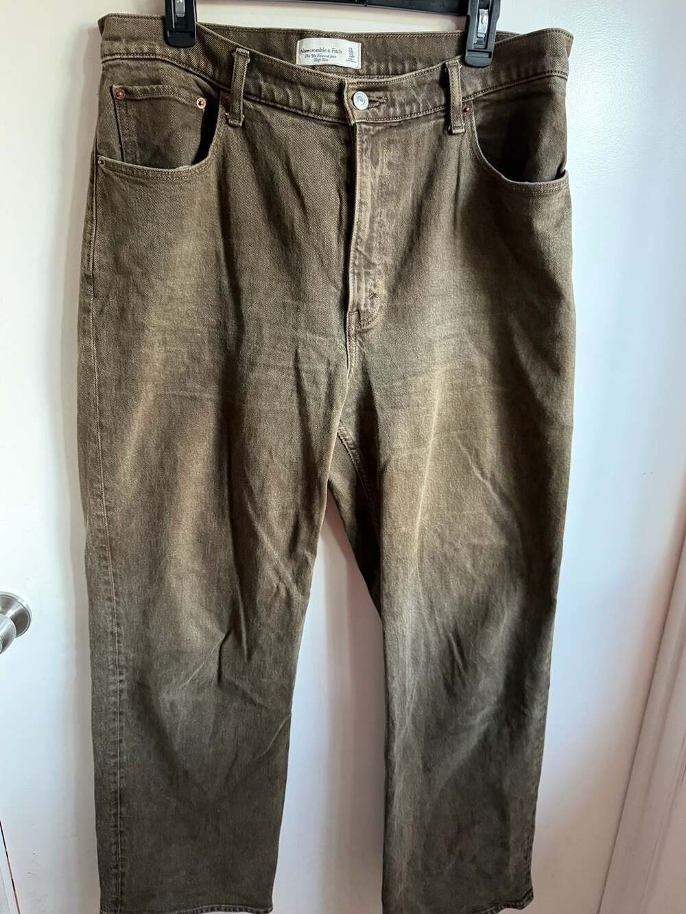 Abercrombie & Fitch The 90s Relaxed Jean High Rise